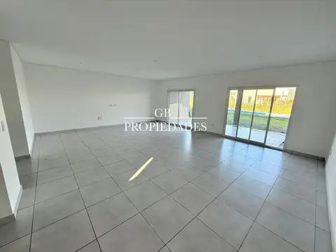Casa en Venta en Pilar del Este - Santa Lucia, USD 180.000