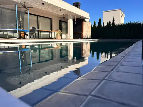 Casas en venta en La Cándida, 2 dormitorios mas escritorio