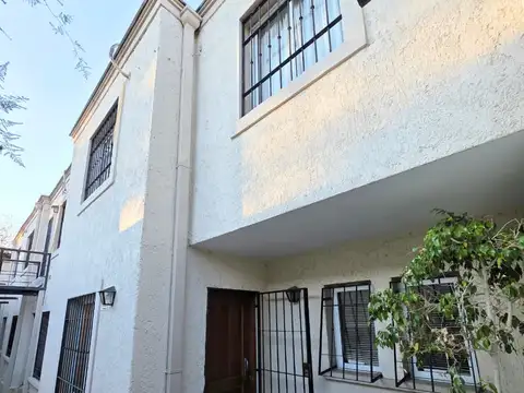 Figueroa Propiedades vende Dúplex Barrio Bombal sur excelente ubicación ( Apto Crédito Hipotecario)
