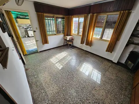 Casa 3 ambientes con parque Apto Credito Hipotecario en Villa Luzuriaga