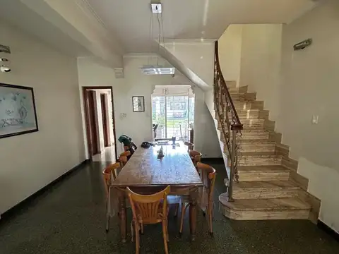 Casa en Barrio Abasto de 3 Dormitorios con Patio y Quincho