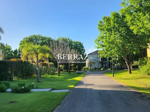 Lote en Venta 1072 m2 Barrio Los Jazmines, Pilar del Este