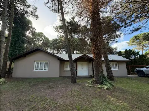 Casa en Pinamar en excelente ubicación.