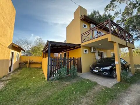 Duplex en venta 3 ambientes con patio y cochera en Mar Del Tuyu