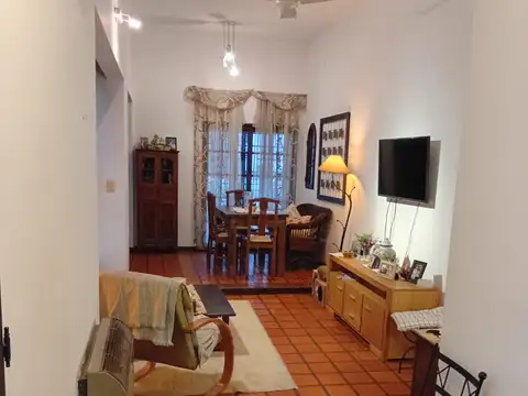 Chalet en venta 5 ambientes, a 2 c Maipu ya pasos de Parana