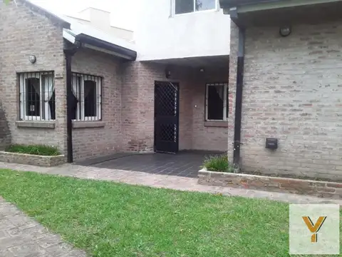 Casa en venta - 1 Dormitorio 2 Baños - 300Mts2 - Berazategui