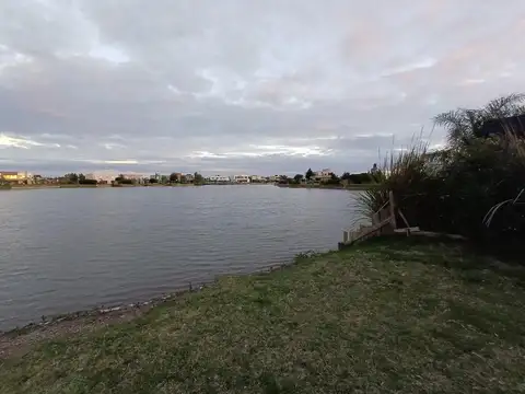 Excelente lote a la Laguna en Horizontes al sur
