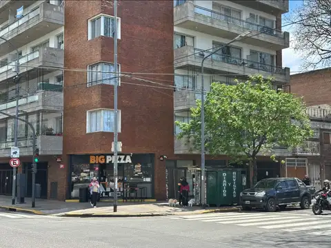 Venta Parque Patricios. 2 ambientes frente, balcón y cochera, Vista panorámica