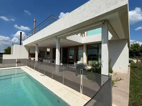 Casa en Alquiler de 4 dormitorios