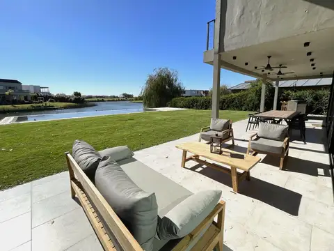 Casa en Venta a la Laguna en El Cantón - Islas, Escobar