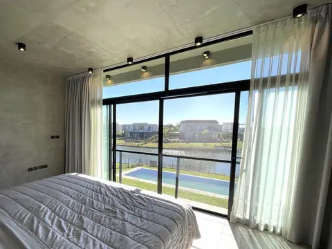 Casa en Venta con 5 cocheras