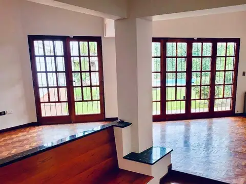 Casa en Venta con 3 cocheras
