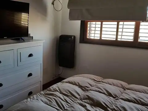 Casa 6 ambientes con 2 baños