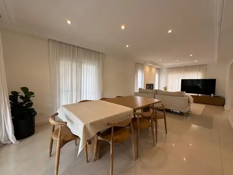 Casa en Venta con 5 cocheras