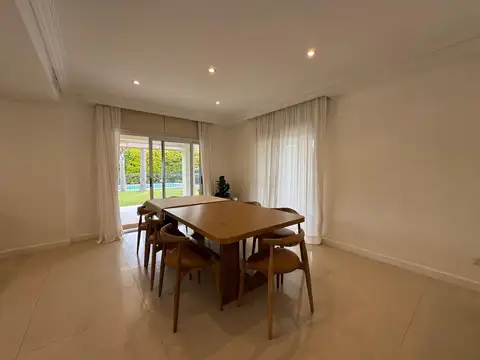 Casa en Venta en Campos De Álvarez, USD 540.000