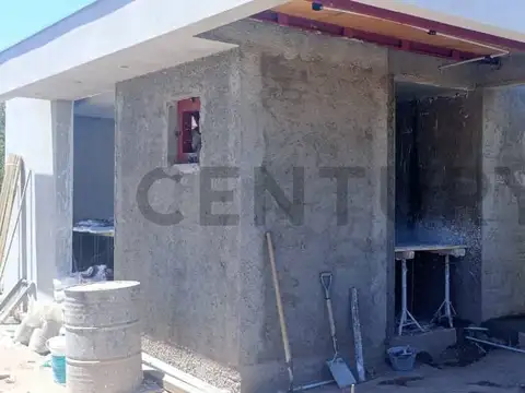 Casa 8 ambientes con 2 baños