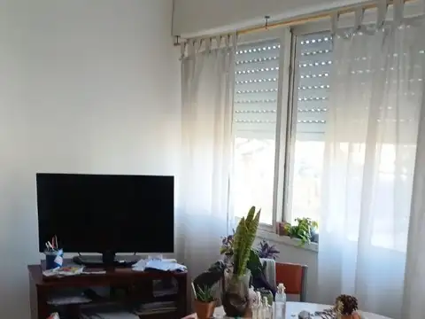 Carrillo 400, Piso 1