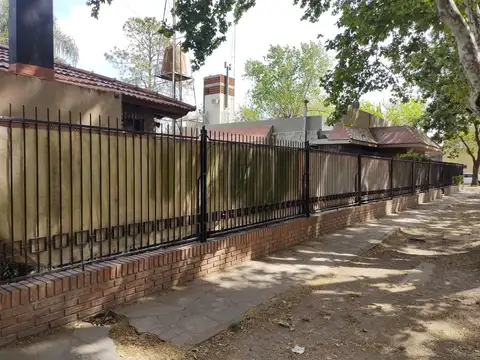 Casa 8 ambientes con 5 baños