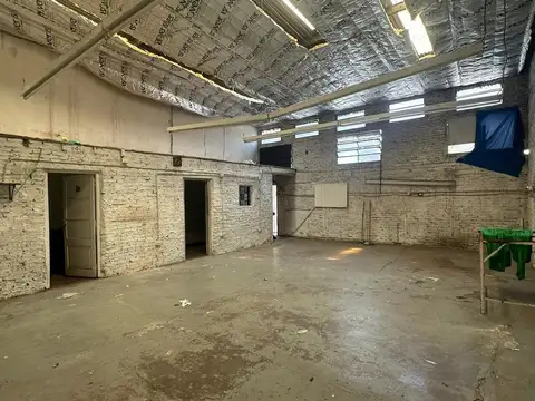 EN VENTA GALPON - DEPOSITO EN MATADEROS