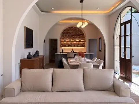 Casa 4 dormitorios  amenities cochera Pasaje Monroe 2958 Ros