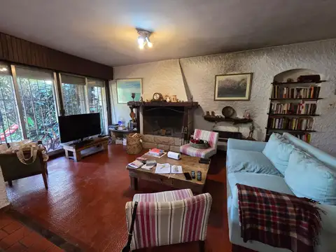 Casa 5 ambientes con 3 baños