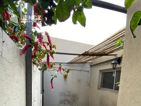 Depto Tipo Casa en Venta de 2 ambientes