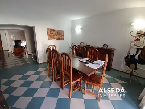 Casa 5 ambientes con 3 baños