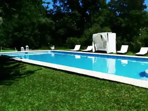 Últimas QUINCENAS! .VALORES EN AVISO. Seguridad. Piscina gigante. A/A. 8 PAX. 3 habs. parrilla, 2 baños, salón juegos. isla en pileta. 2000m2. NO FIESTAS NI EVENTOS