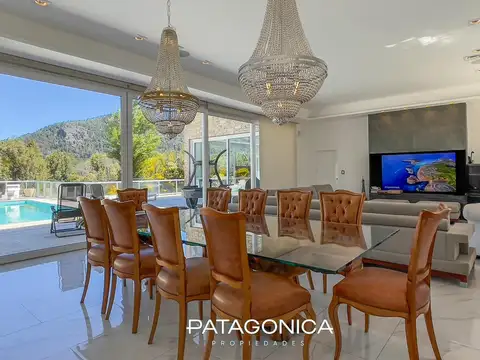VENTA Casa moderna,  de 372 m2 sobre lote de 2.500m2 en Arelauquen, Bariloche