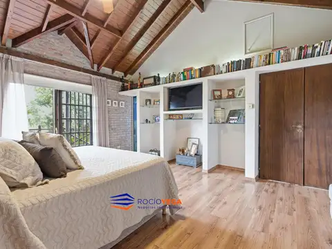 Casa en Venta con 2 cocheras