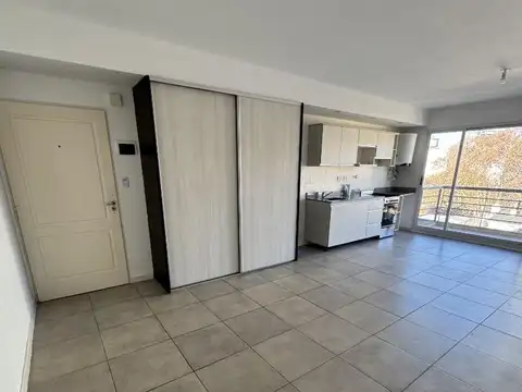 Departamento en Alquiler en Parque Chas, $ 680.000