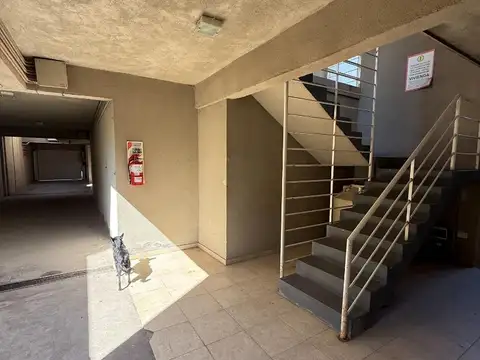 Colon 1400, Piso 2