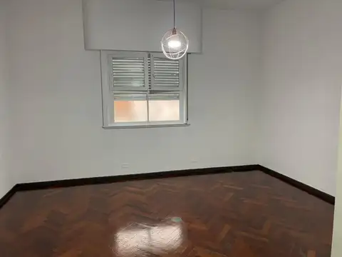 Gregorio Laferrere 2000, Piso 1