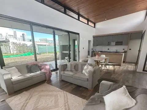 Casa 5 ambientes con 1 baño