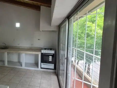 Venta PH 3 ambientes con balcón corrido al frente