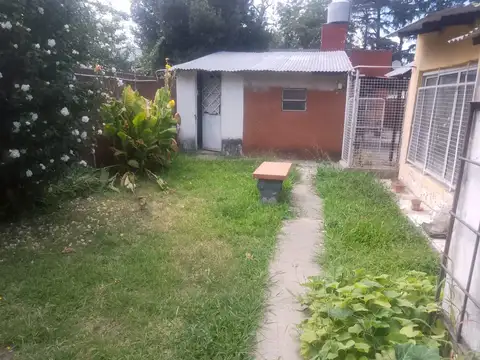 Casa 6 ambientes con 2 baños