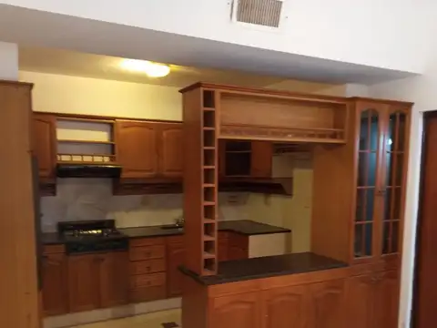 Casa tres dormitorio c/patio y pileta