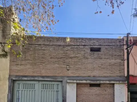 Alvear al 2600 (Galpón con oficina e ingreso vehicular)