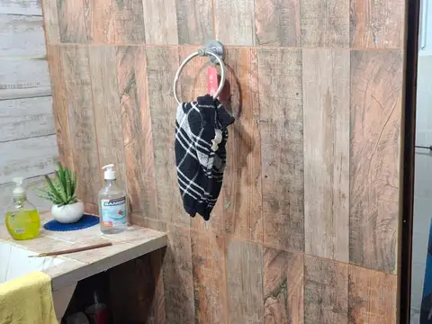 Casa 2 ambientes con 1 baño