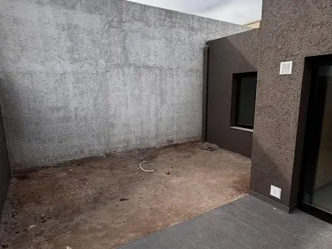VENTA DUPLEX 2 DORMITORIOS COCHERA QUEBRADAS DE MANANTIALES