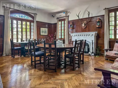 Casa en Venta con 6 cocheras