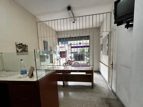 Local 3 x 9 toilette