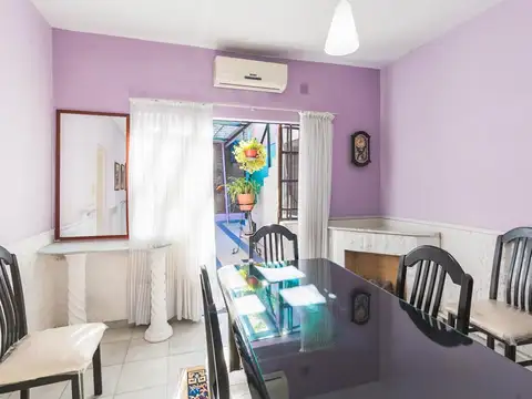 VENTA - Casa 2 dormitorios, patio seco y terraza - Las Heras, Rosario.