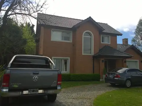 Casa en venta - 3 Dormitorios 4 Baños - Cocheras - 900Mts2 - Exaltación de la Cruz