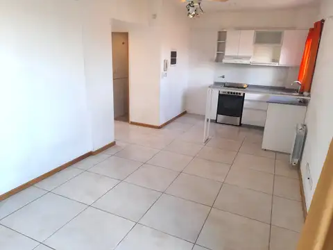 Excelente semi piso 3 amb c/cochera cubierta, edificio con terraza y parrilla
