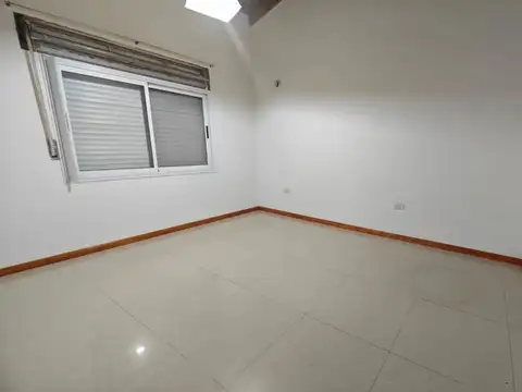 Casa en Alquiler con 1 cochera