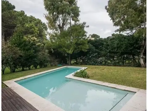 Casa 5 ambientes con 4 baños