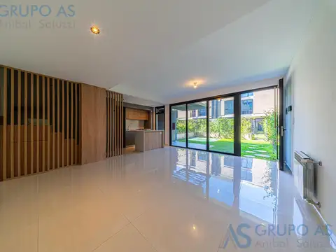 Casa 4 ambientes con 2 baños