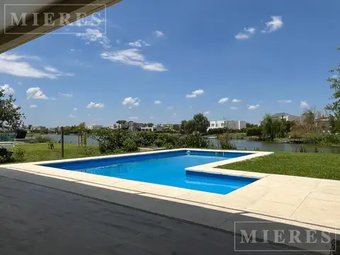 Casa en Alquiler con 4 cocheras