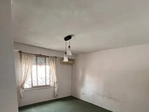 Casa 6 ambientes con 2 baños